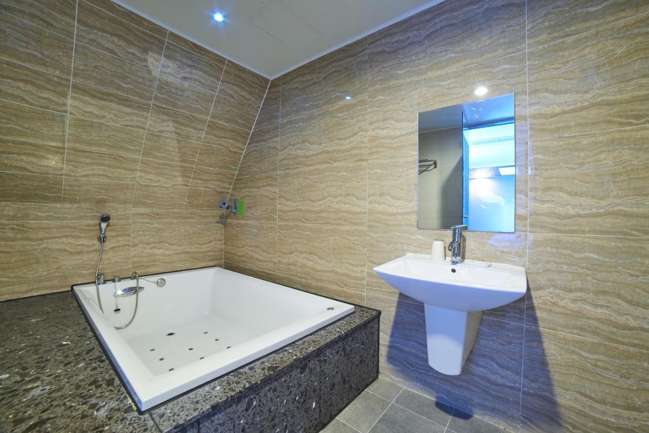 Busan Premium V Hotel מראה חיצוני תמונה