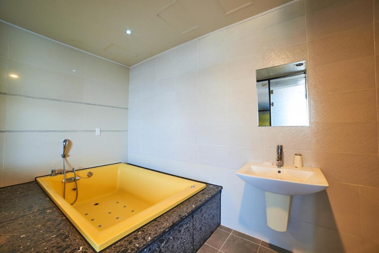 Busan Premium V Hotel מראה חיצוני תמונה