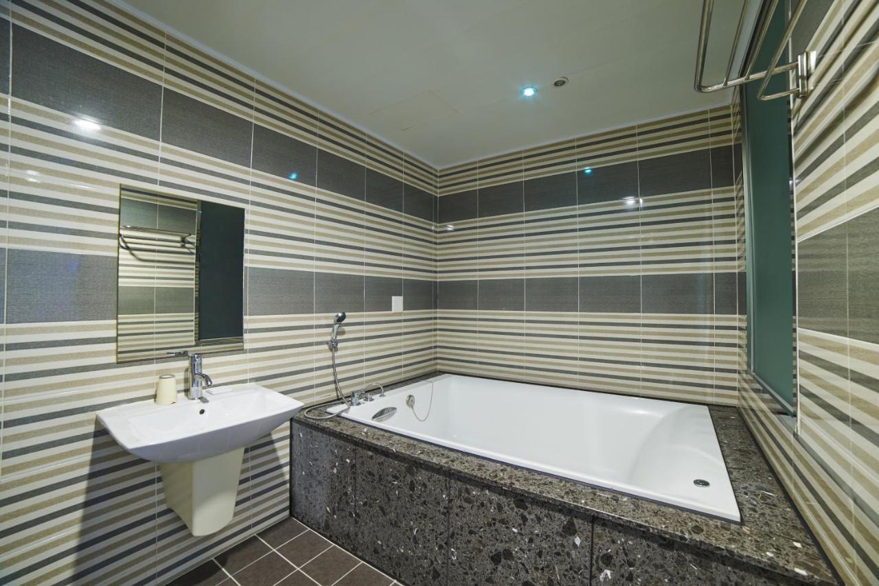 Busan Premium V Hotel מראה חיצוני תמונה